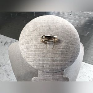 NWOT Classy Gold Ear Cuff